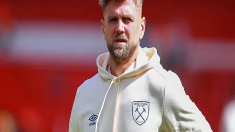 “利兹联客场挑战，昨日激战6胜4负，今夜能否迎来突破之夜？”