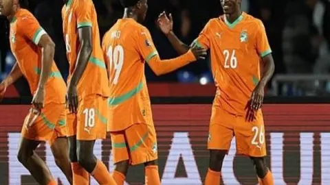 英赛连战告捷：逆境中书写6胜5负传奇，伤病与数据对决背后的激战风云